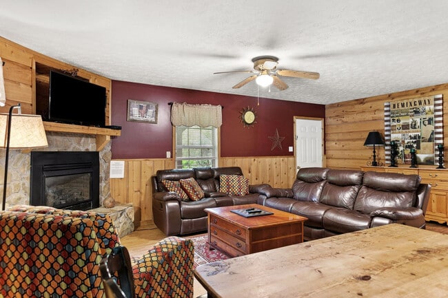 Building Photo - 517 Birch Hollow