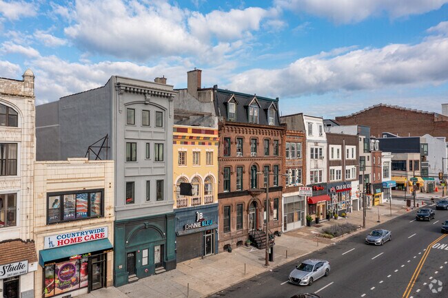 Building Photo - 814 N Broad St