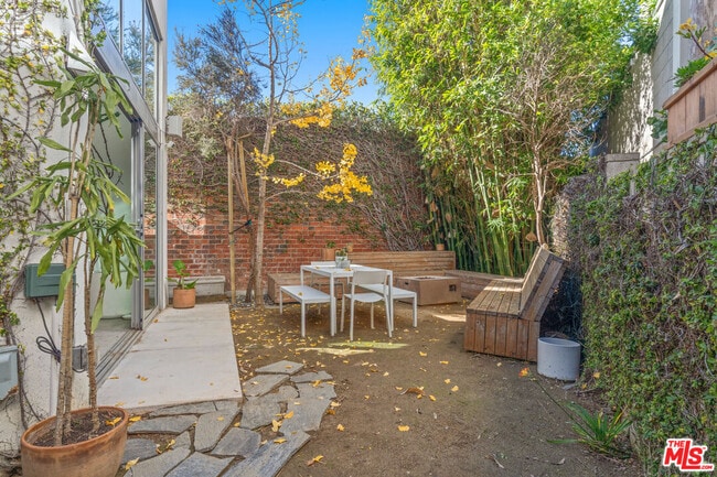 Building Photo - 2100 Abbot Kinney Blvd