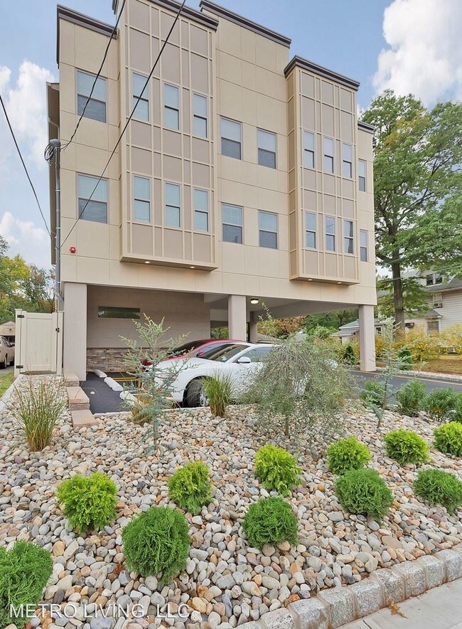 Building Photo - 860 Jersey Ave
