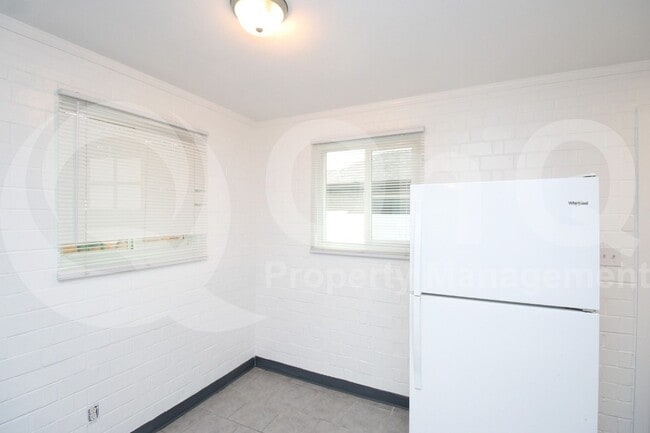 Building Photo - 1103 W Sherman St