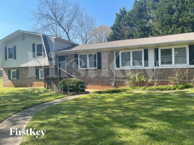 Building Photo - 305 Mercer Dr