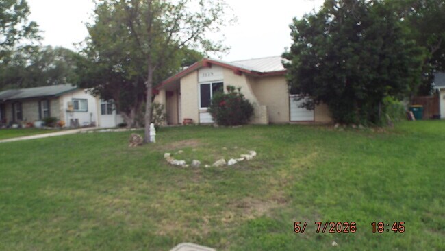 Building Photo - "Charming 3-Bedroom Oasis with 2 Full Baths in Live Oak – 1236 Sq Ft of Comfort Awaits!"