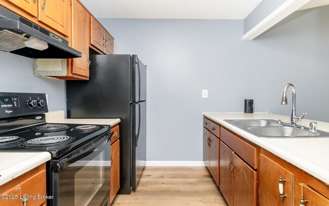 Foto del edificio - 530 Independence Ct