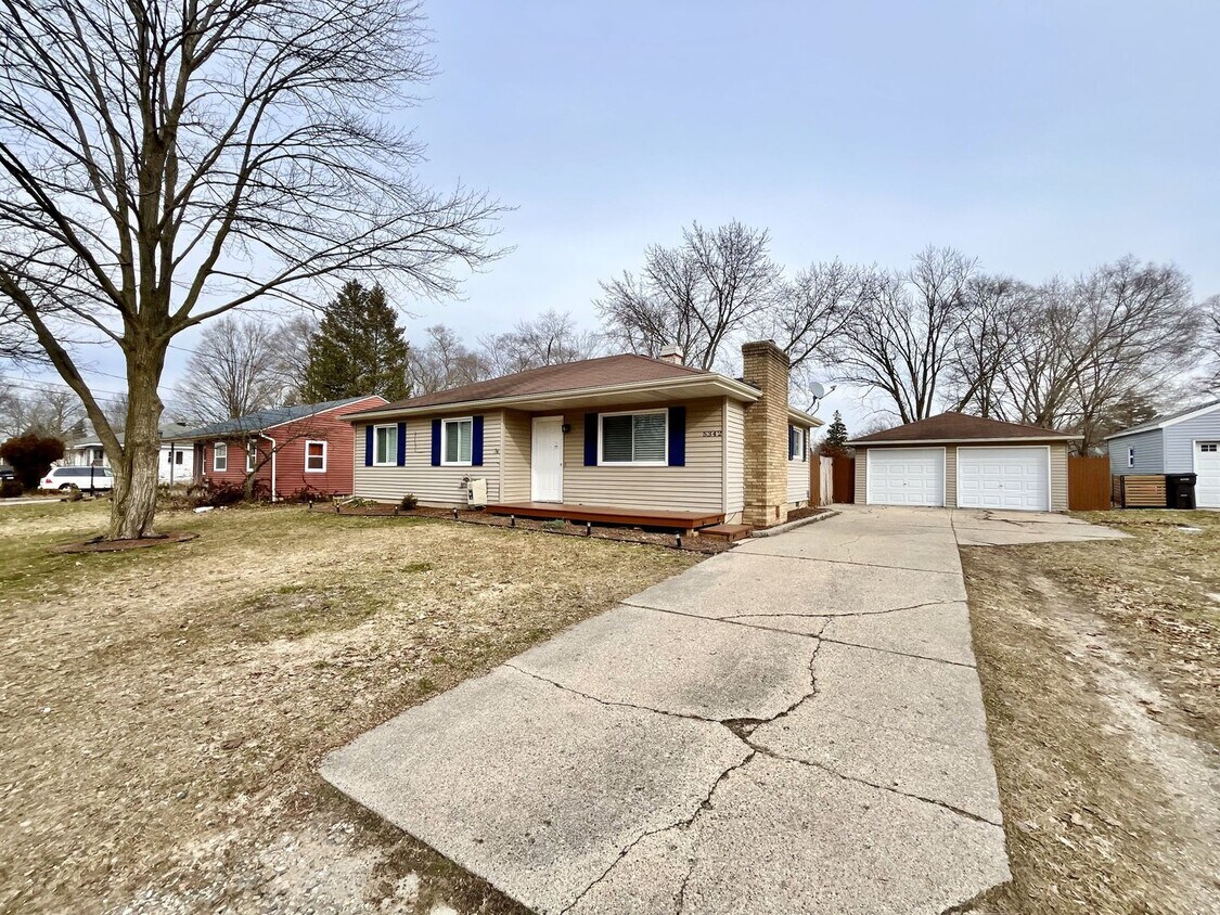 Three Bedroom Home in Kentwood House Rental in Grand Rapids, MI