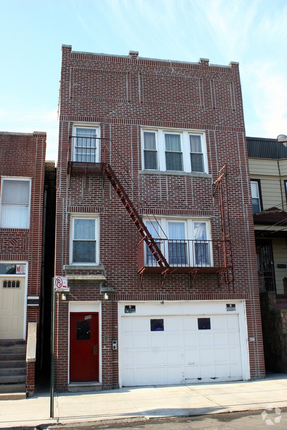 950 E 225th St, Bronx, NY 10466 Apartments in Bronx, NY