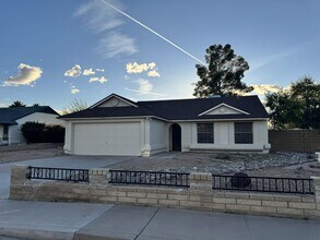 Building Photo - 210 S Elm St