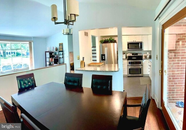 Building Photo - 9808 Forest Grove Dr