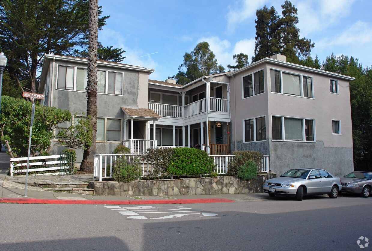 Primary Photo - 20 Gardner St