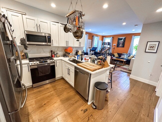 Building Photo - 3850 Washington St