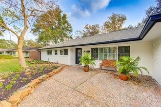 Building Photo - 8439 Westview Dr