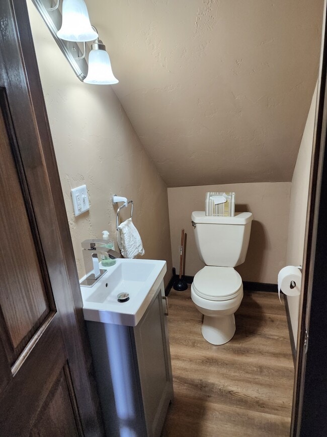 Building Photo - 108 Welch St