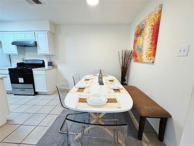 Building Photo - 2405 Teri Rd