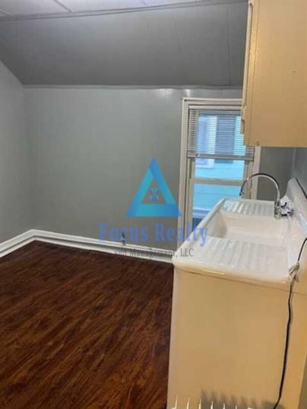 Foto del edificio - 140 E 6th Ave