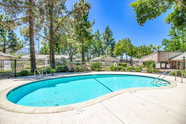 Foto del edificio - Village Green Apartments