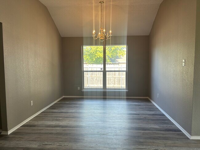 Comedor, contiguo a la sala de estar - 3112 Rustic Meadow Trl