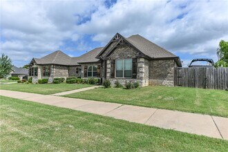 Building Photo - 5824 W Persimmon St