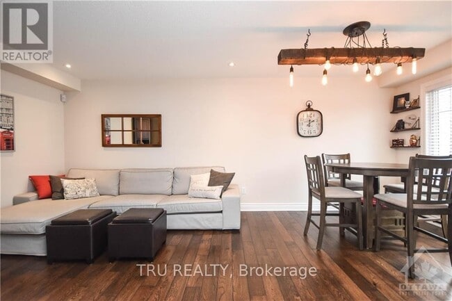 Building Photo - 787 Mayfly Cres