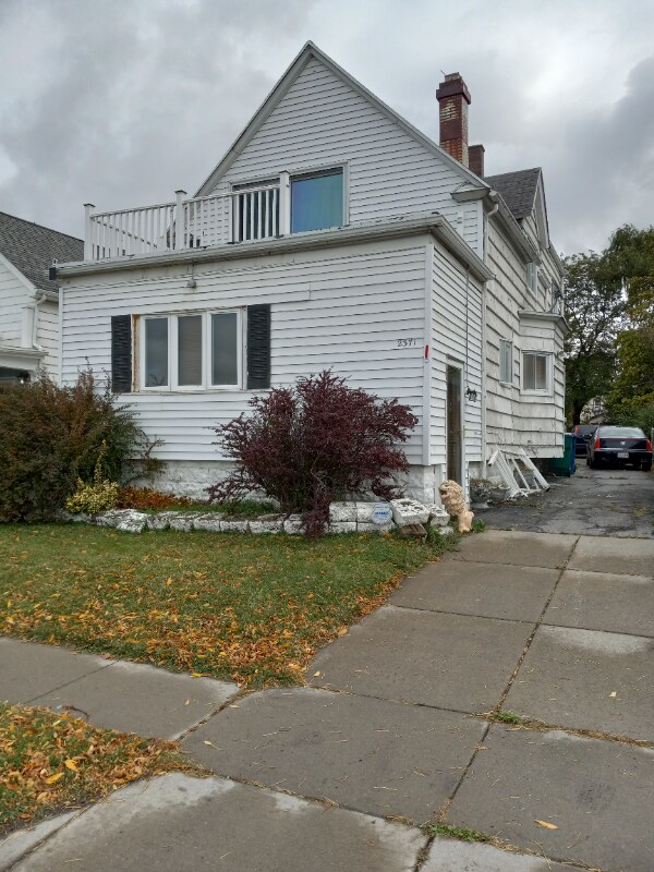 2371 Niagara St Unit upper, Buffalo, NY 14207 Apartment for Rent in