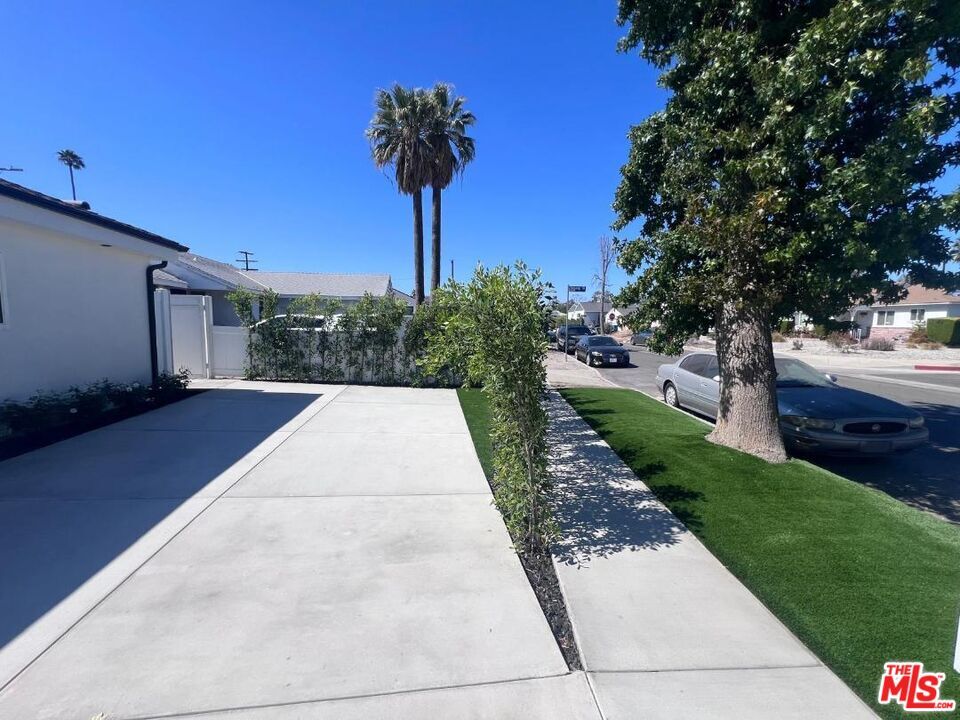 Foto del edificio - 7669 Beeman Ave