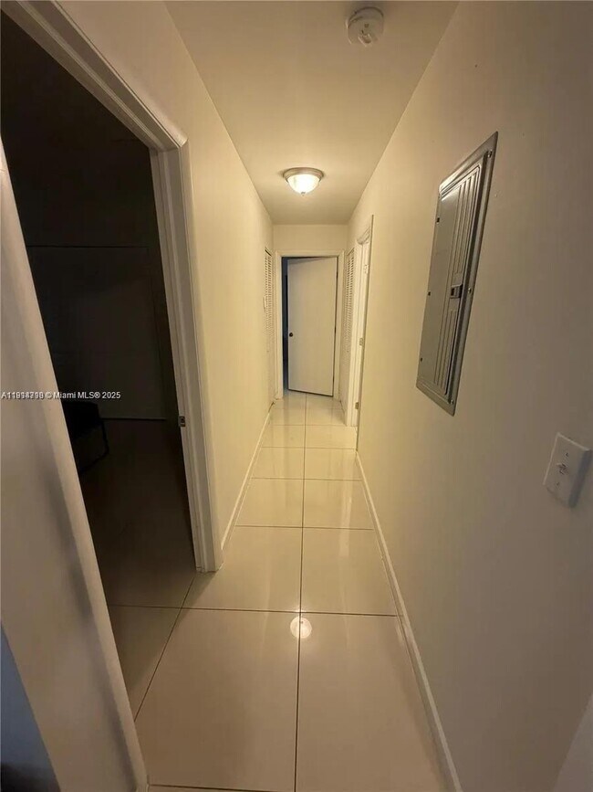 Foto del edificio - 1132 NW 38th St