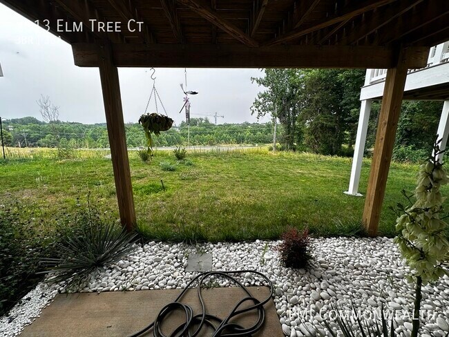 Building Photo - 3 Bed / 2.5 Bath Townhouse (Available 8/1/23)