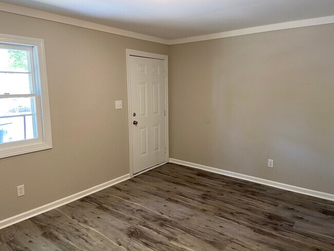 Building Photo - 310 Myrtle Ave