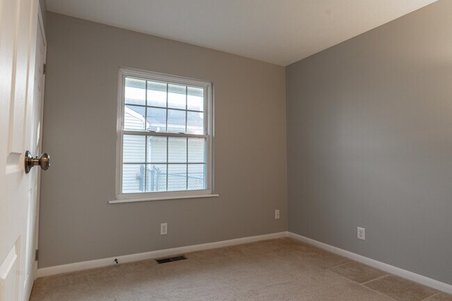 Building Photo - 281 Vicksburg Ln