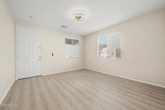 Building Photo - 955 E Euclid Ave