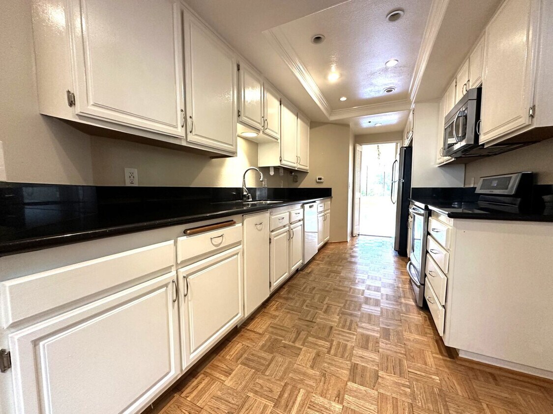Primary Photo - Spacious 2BR 2BA North Park Condo - Split ...