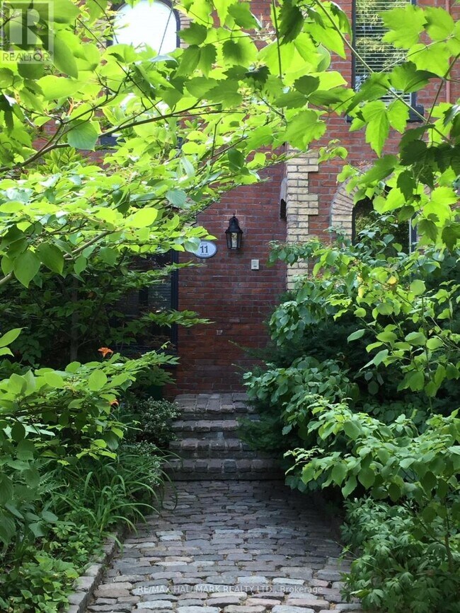 Photo du bâtiment - 11 Rose Ave