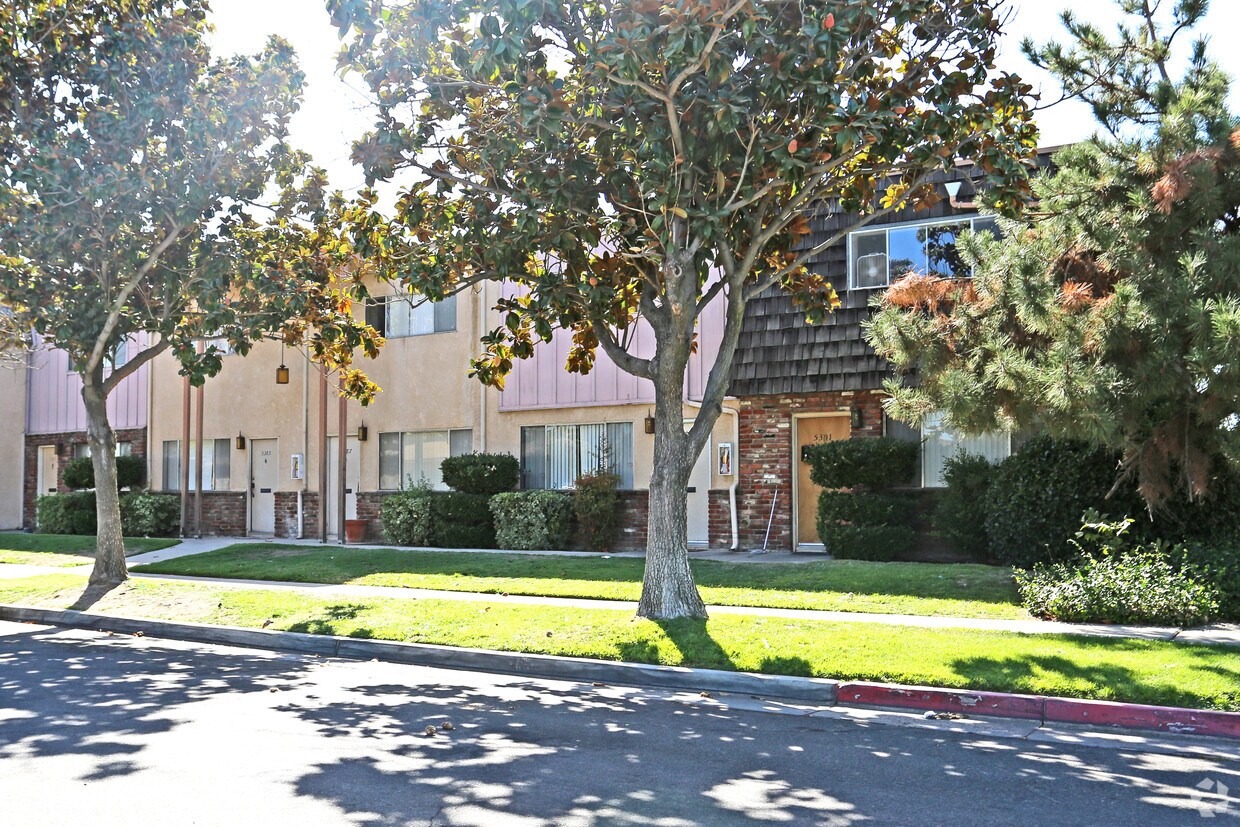 Building Photo - 5381-5391 N Angus St