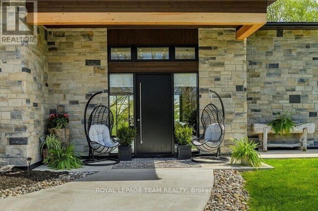 Photo du bâtiment - 8 Headlands Way