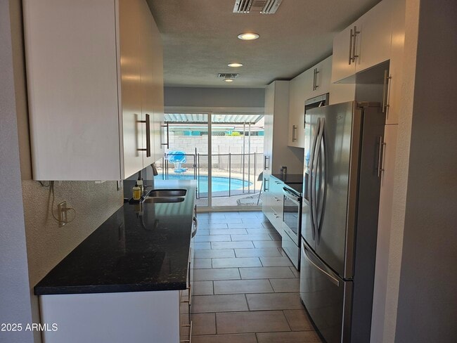 Building Photo - 1618 E Bell De Mar Dr