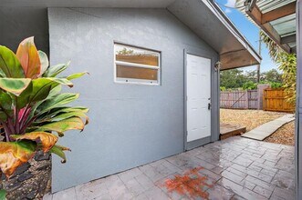 Building Photo - 2500 SW 18th Terrace