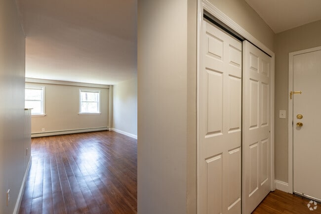 2BR - 2BA - 1,200SF - Heritage House