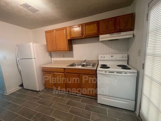 Building Photo - 543 Springwood Dr
