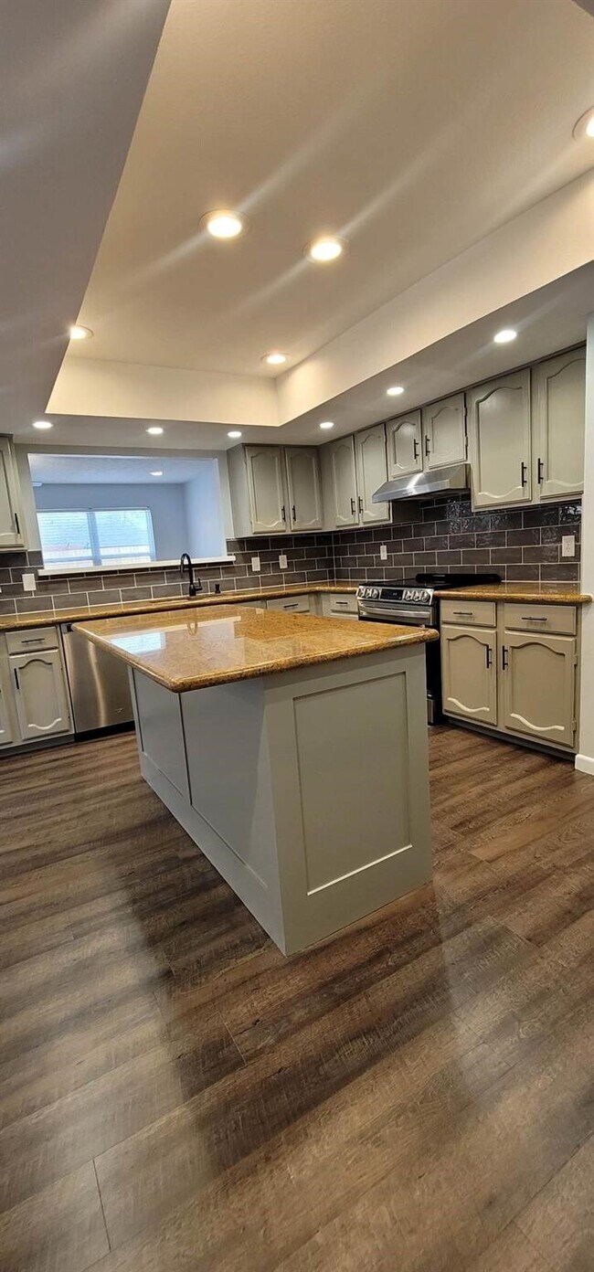 Foto del edificio - 9614 Charter Ridge Dr