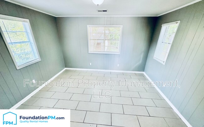 Building Photo - 3405 Hallbrook St