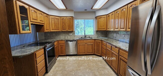 Foto del edificio - Great 3 Bedroom House with Acreage in Lowell