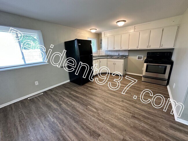 Foto del edificio - Newly Updated 4 Bed 2 bath home