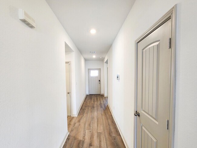 Building Photo - 125 Sweetwater Crk Ln