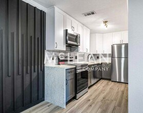 Building Photo - 2809 N Los Felices Rd