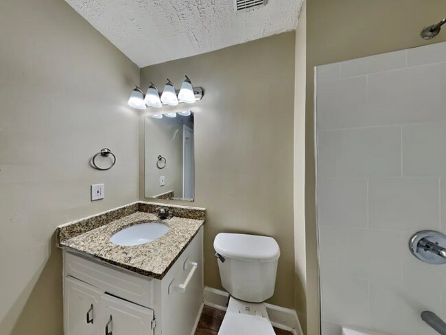 Foto del edificio - 11214 Rocky Mill Dr