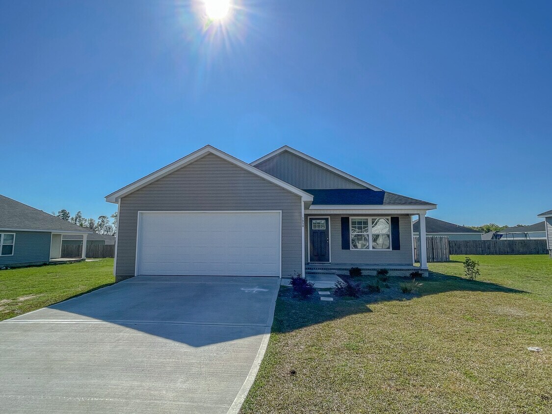Foto principal - 7050 White Pine Ave