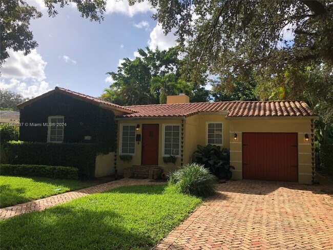 Foto del edificio - 1400 El Rado St