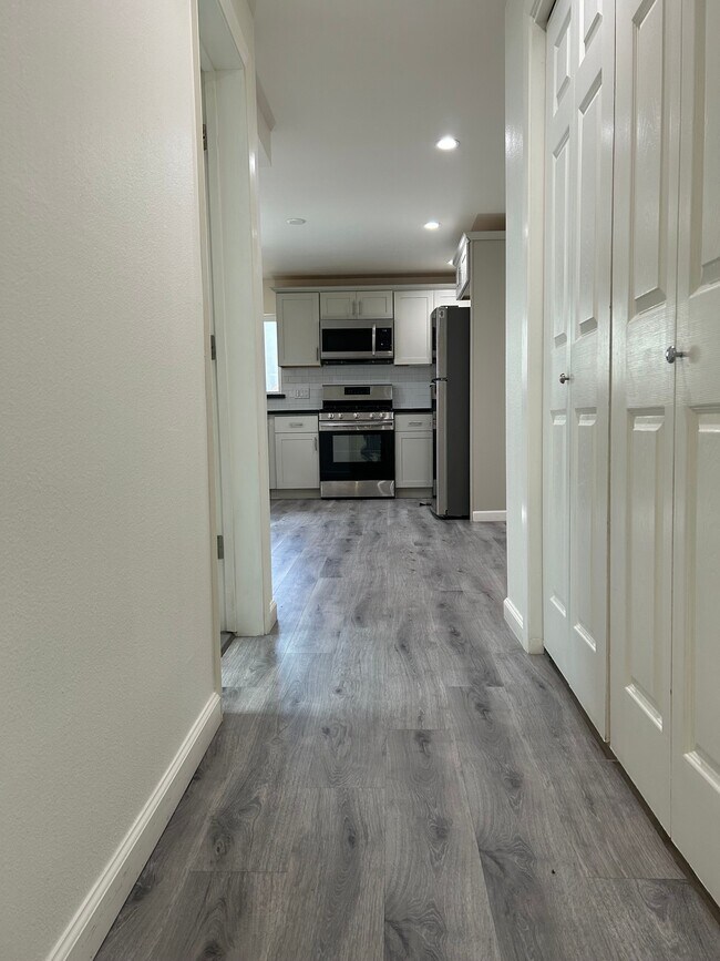 Building Photo - Studio Available Now!!