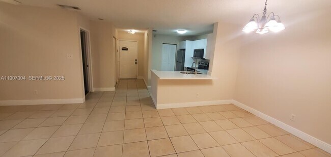 Building Photo - 2209 S Cypress Bend Dr