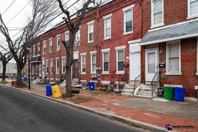 Building Photo - 517 Trenton Ave