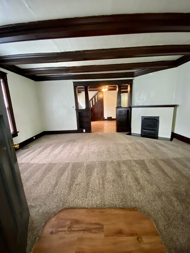 Living room at front door - 407 S Ohio Ave